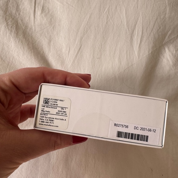 NuFACE Trinity Attachment Wrinkle Reducer - Picture 3 of 4